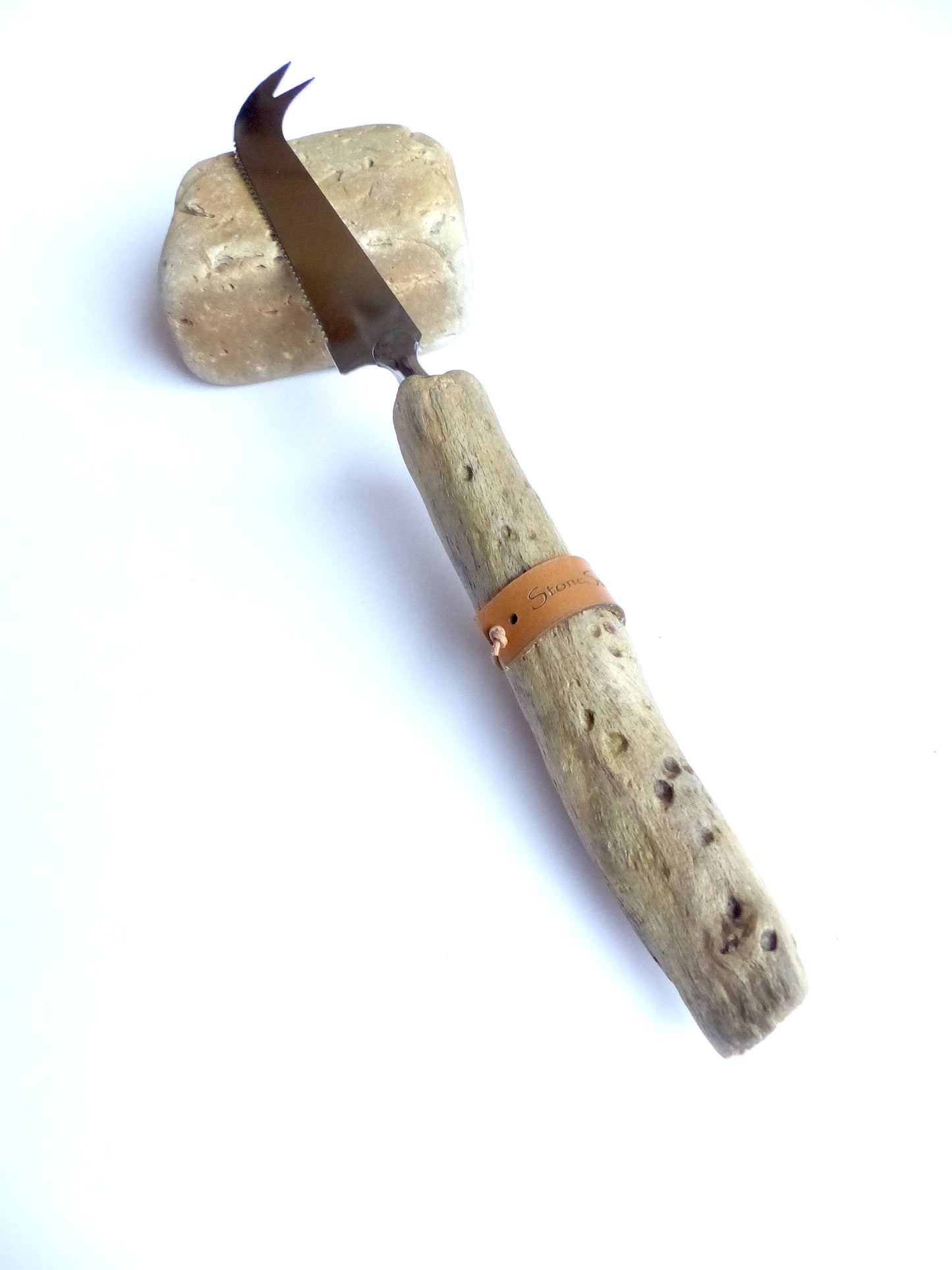 CHEESE KNIFE 'Knut' with DRIFTWOOD handle, handcrafted sustainable kitchenware