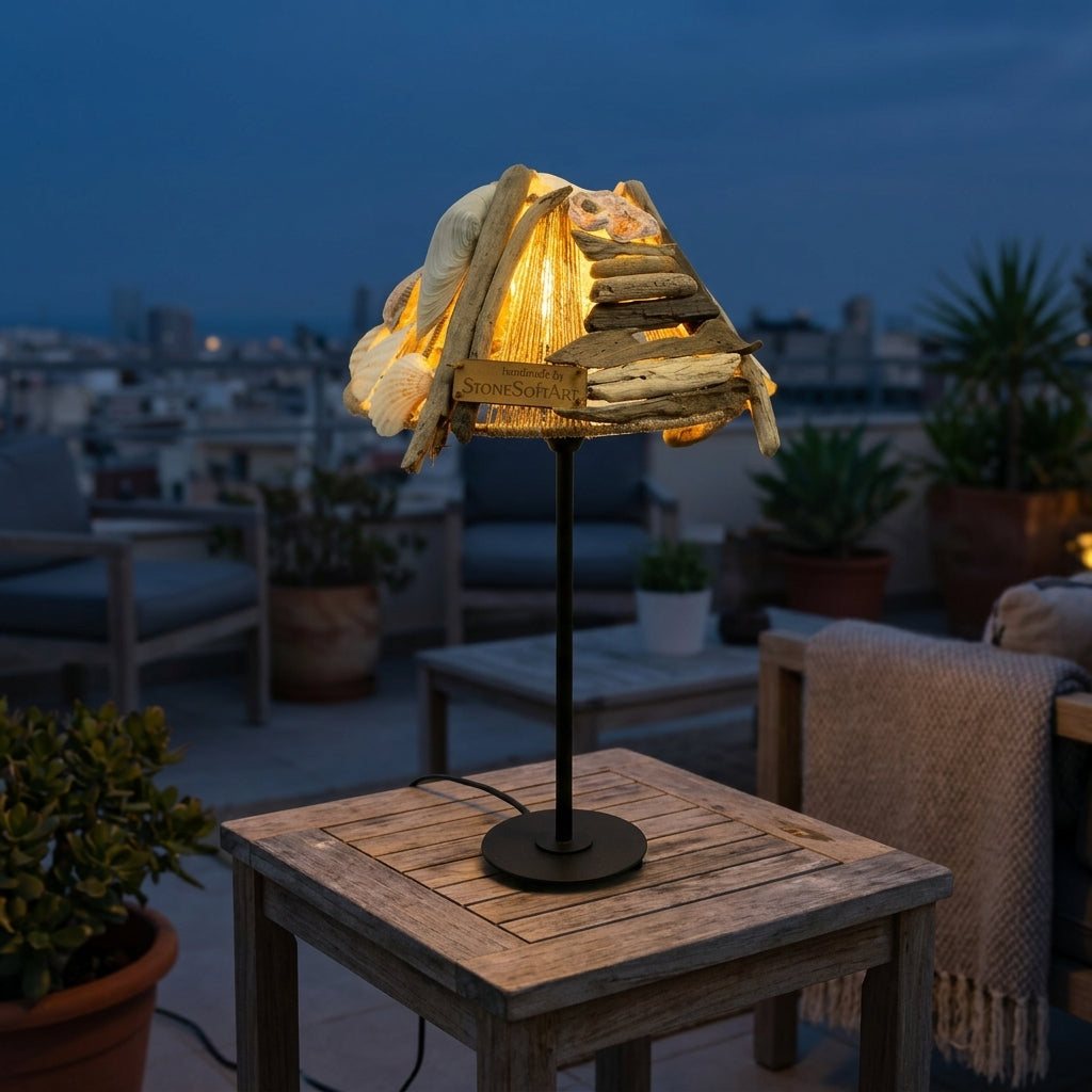 LYKKE Handgefertigte Treibholz-Tischlampe – Natürliches Akzentlicht mit Metallsockel