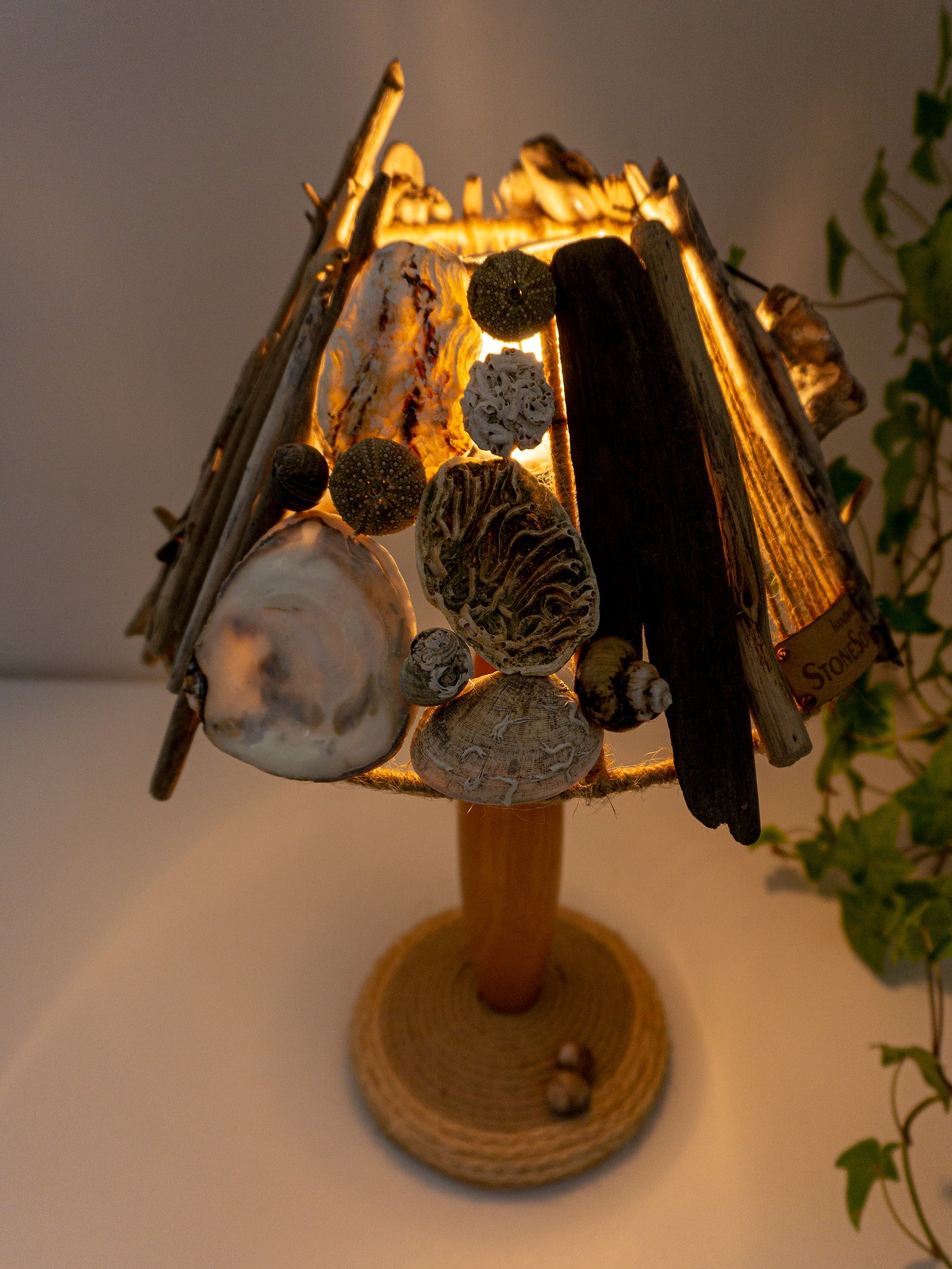 One-of-a-kind DRIFTWOOD TABLE LAMP 'Thore' wooden foot, hand-crafted rustic light
