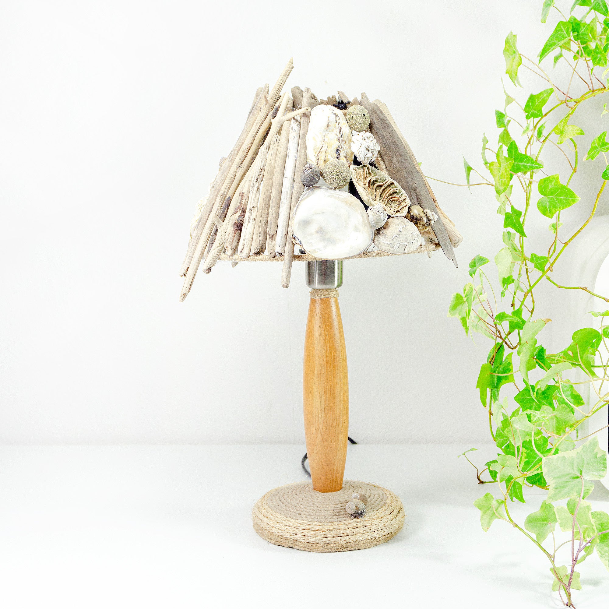 One-of-a-kind DRIFTWOOD TABLE LAMP 'Thore' wooden foot, hand-crafted rustic light