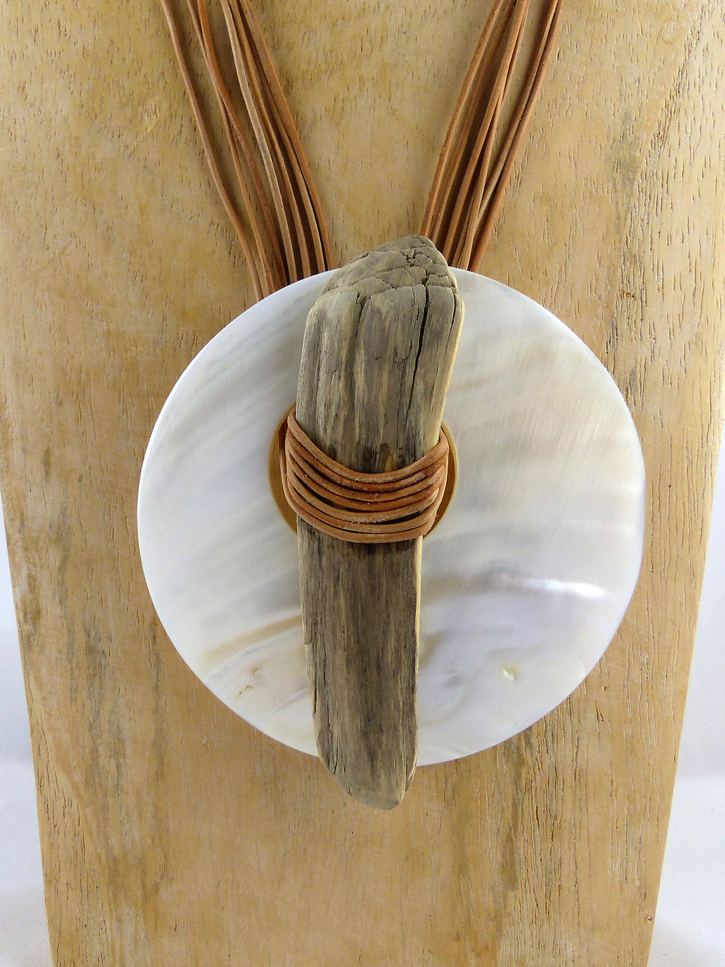 DRIFTWOOD Mother-of-pearl leather NECKLACE 'Gotland', sustainable handmade jewelry
