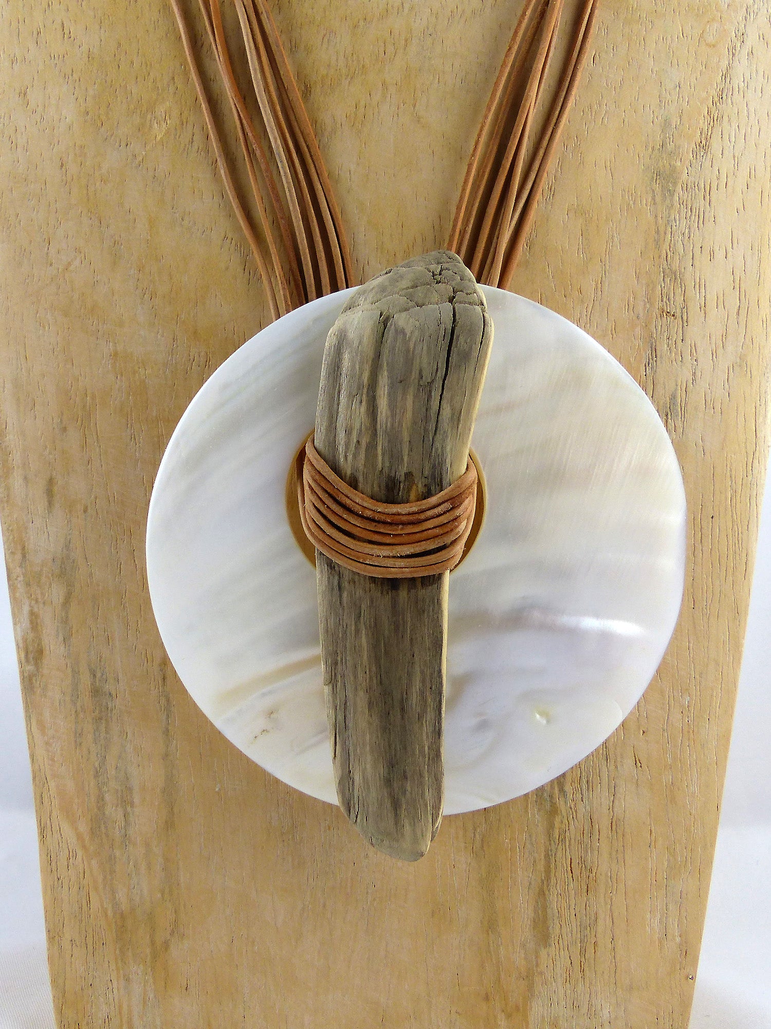DRIFTWOOD Mother-of-pearl leather NECKLACE 'Gotland', sustainable handmade jewelry
