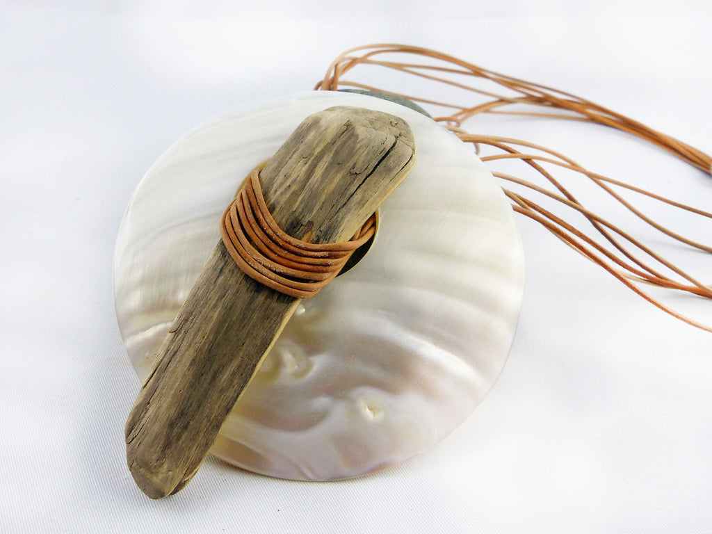 DRIFTWOOD Mother-of-pearl leather NECKLACE 'Gotland', sustainable handmade jewelry