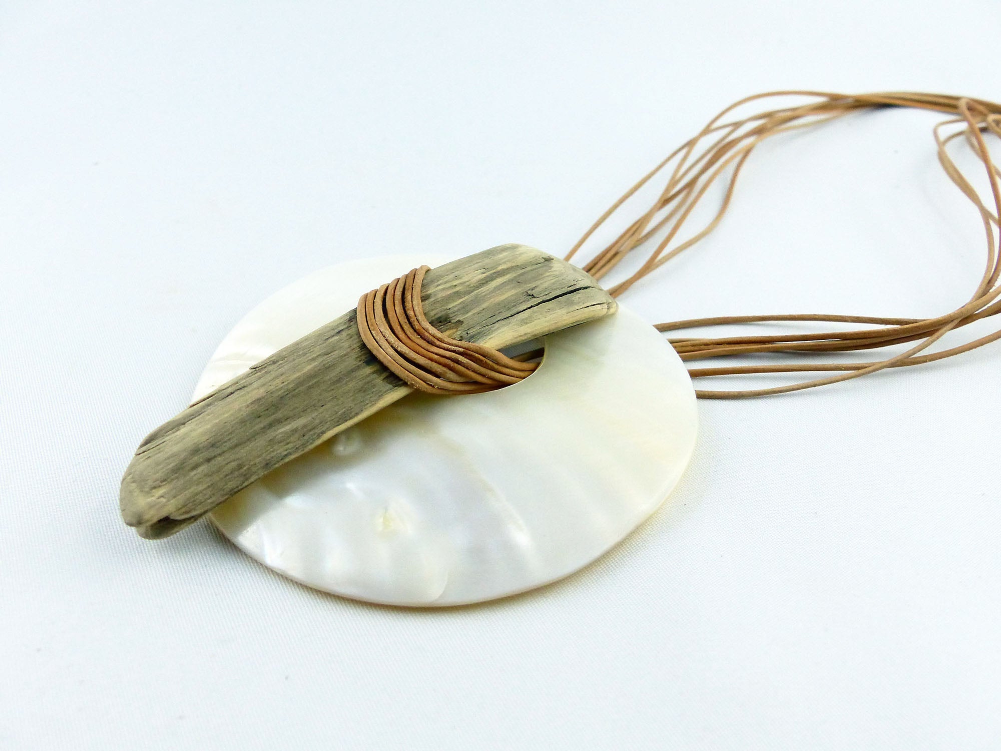 DRIFTWOOD Mother-of-pearl leather NECKLACE 'Gotland', sustainable handmade jewelry