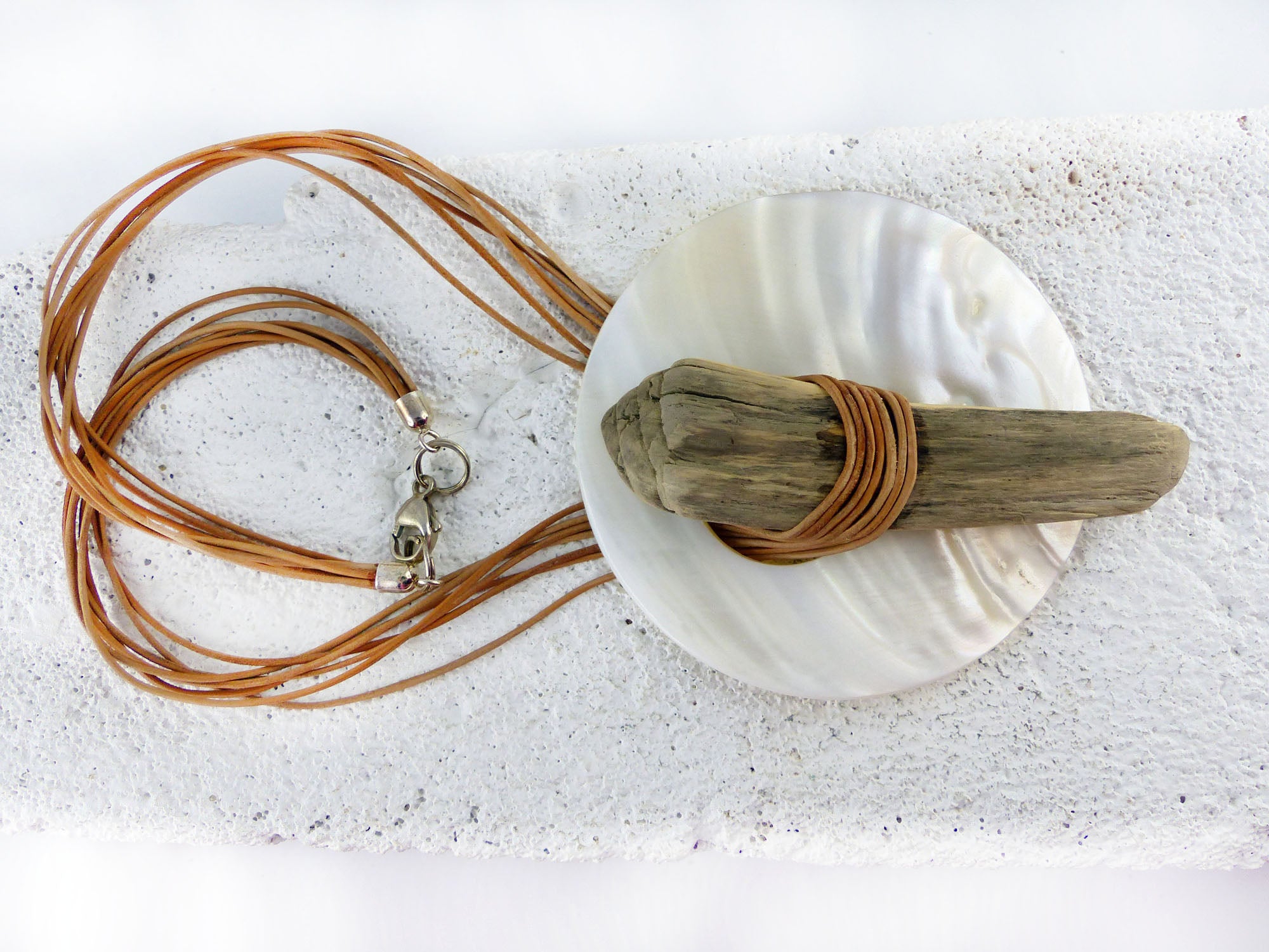 DRIFTWOOD Mother-of-pearl leather NECKLACE 'Gotland', sustainable handmade jewelry