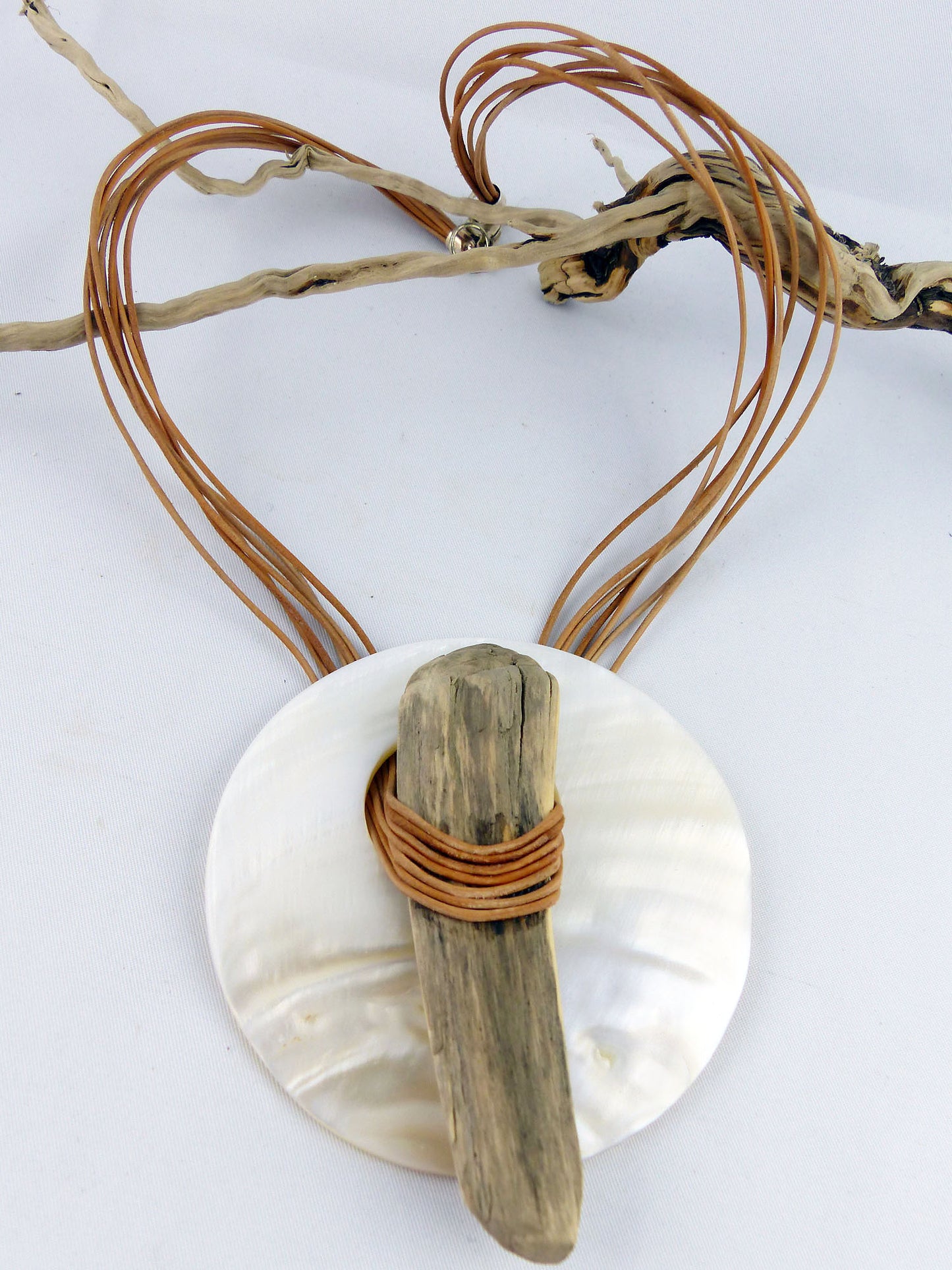 DRIFTWOOD Mother-of-pearl leather NECKLACE 'Gotland', sustainable handmade jewelry