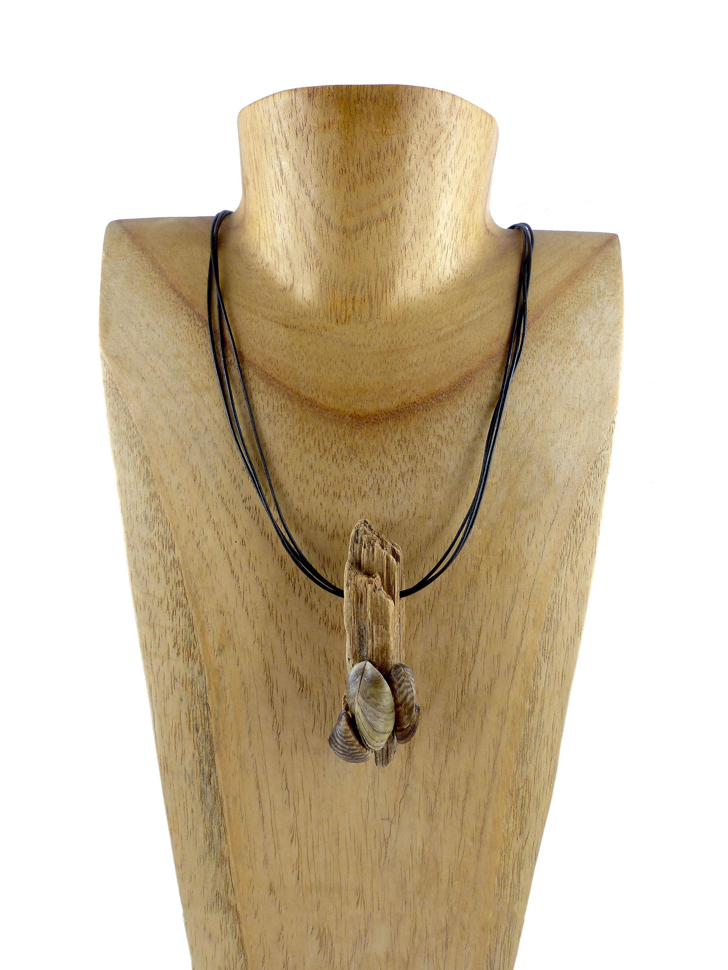 DRIFTWOOD seashell leather NECKLACE 'Poel', sustainable handmade jewelry