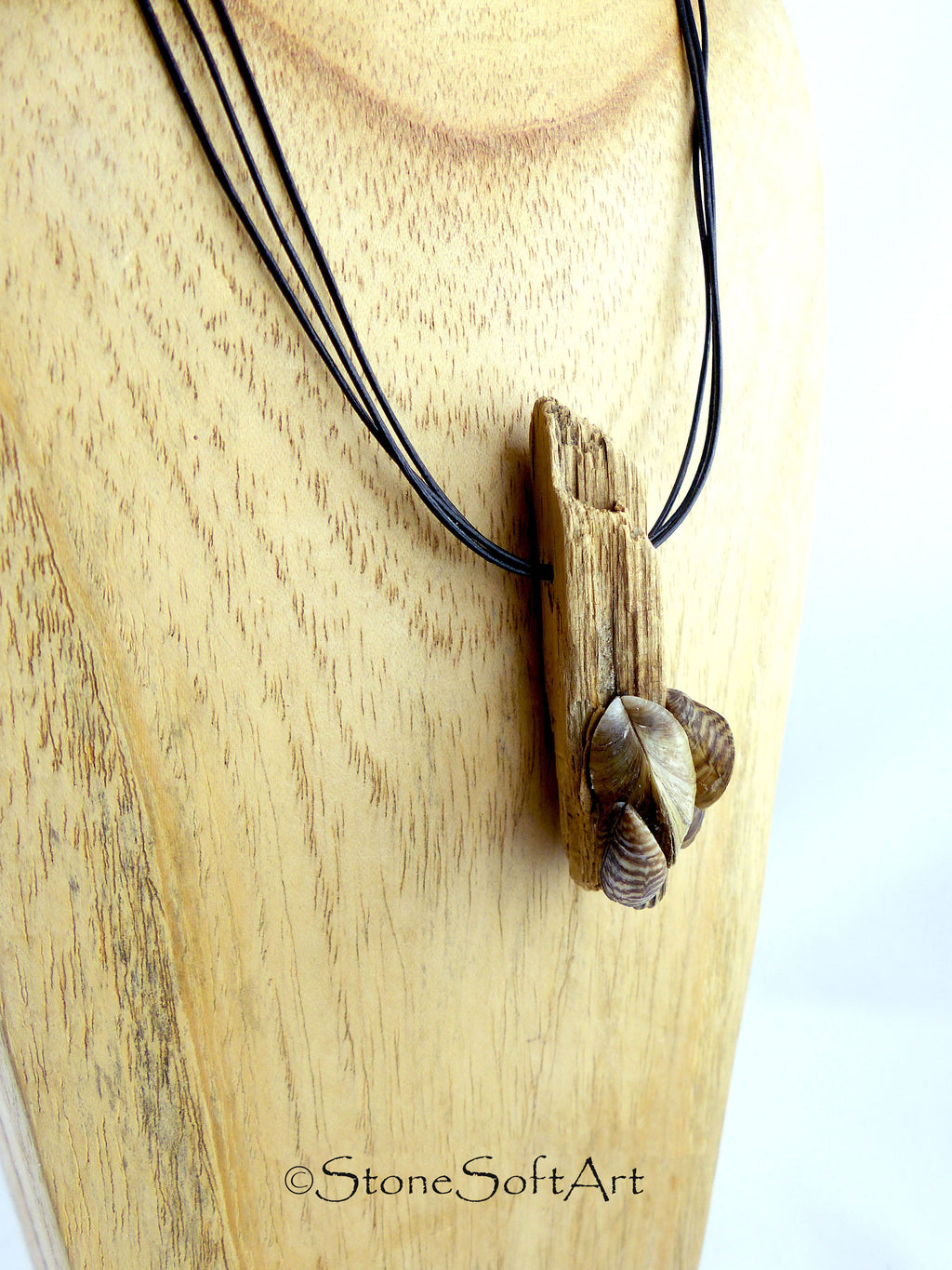 DRIFTWOOD seashell leather NECKLACE 'Poel', sustainable handmade jewelry