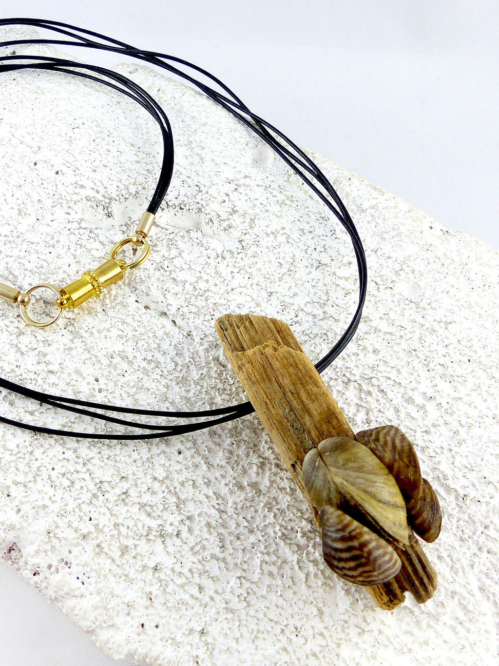 DRIFTWOOD seashell leather NECKLACE 'Poel', sustainable handmade jewelry