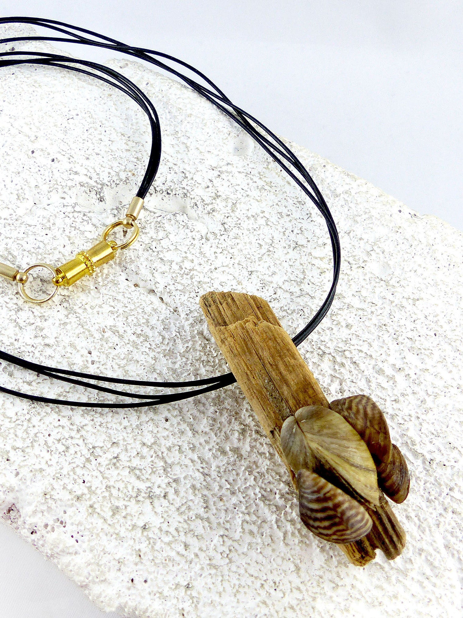 DRIFTWOOD seashell leather NECKLACE 'Poel', sustainable handmade jewelry