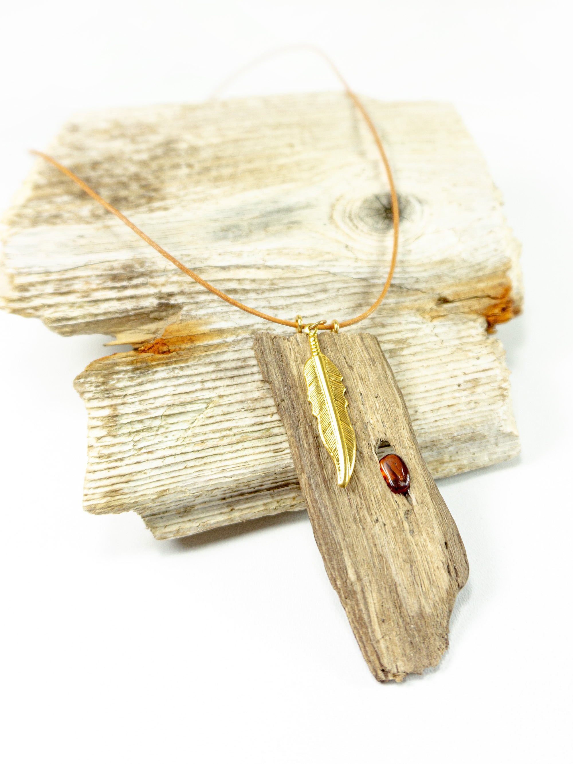 DRIFTWOOD AMBER LEATHER Necklace 'Amrum' with golden feather, sustainable jewelry