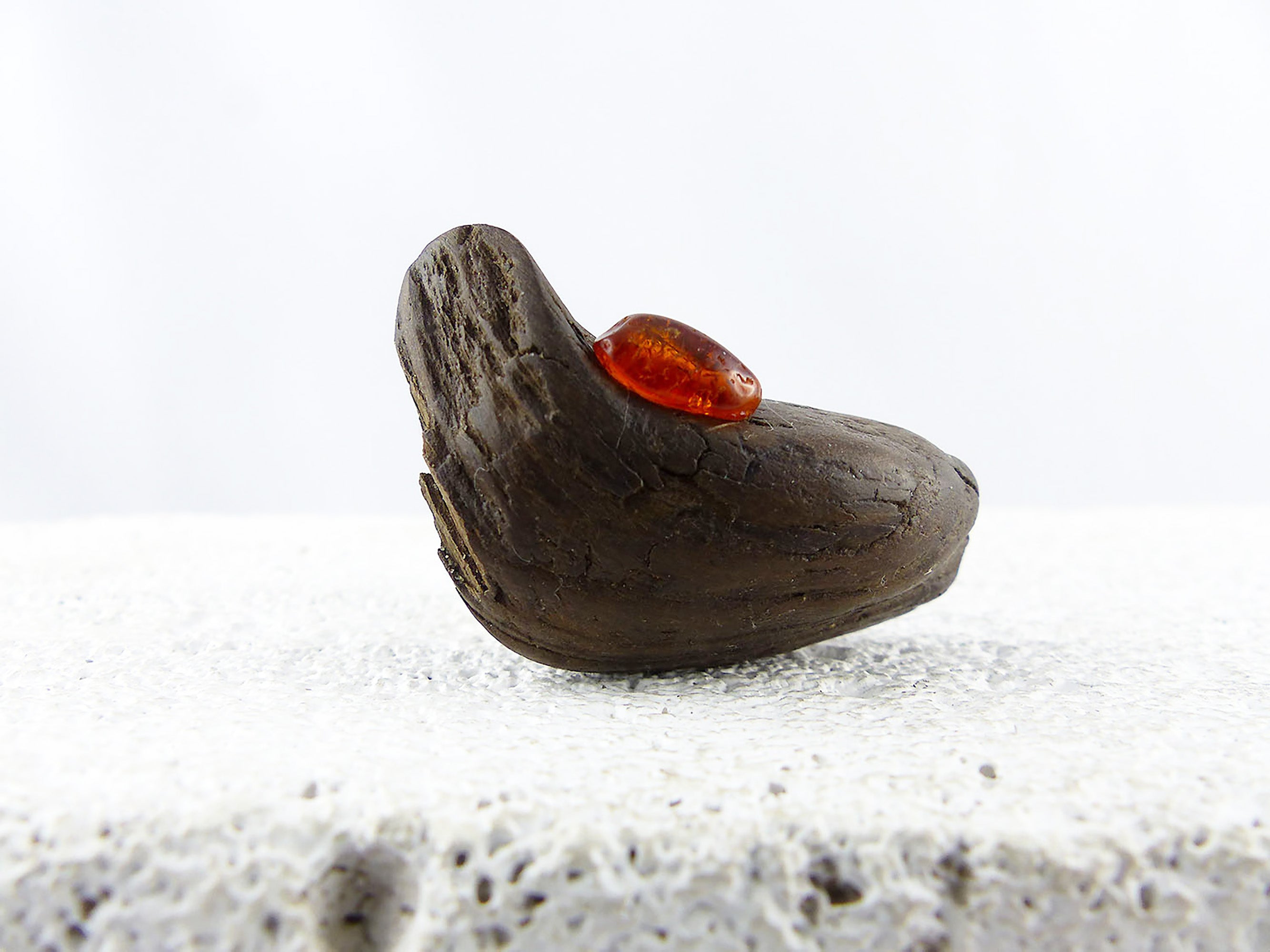 Size adjustable on-of-a-kind Driftwood Amber Ring TUURE 925 Silver