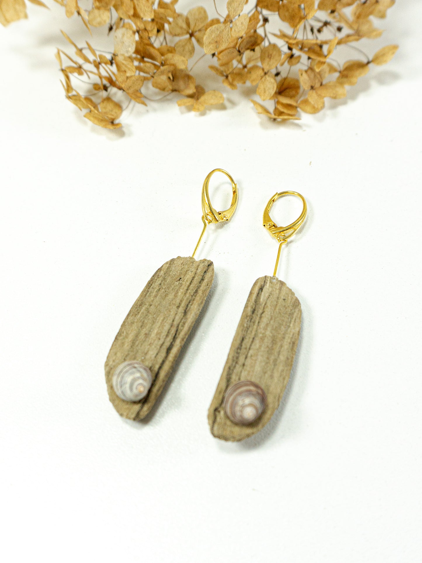 Unique Driftwood Earrings SABINE with Seashells and gold-plated 925 Silver