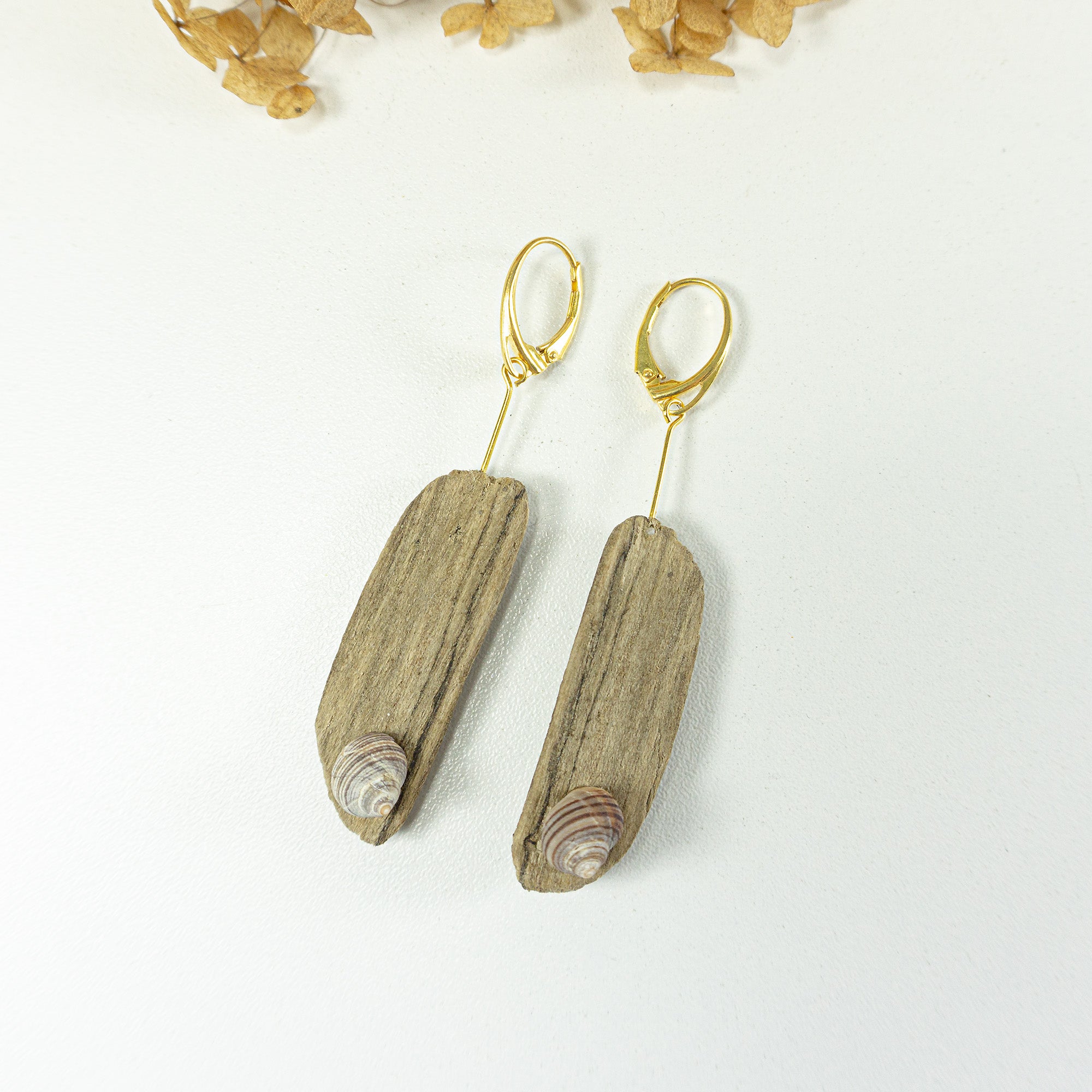 Unique Driftwood Earrings SABINE with Seashells and gold-plated 925 Silver