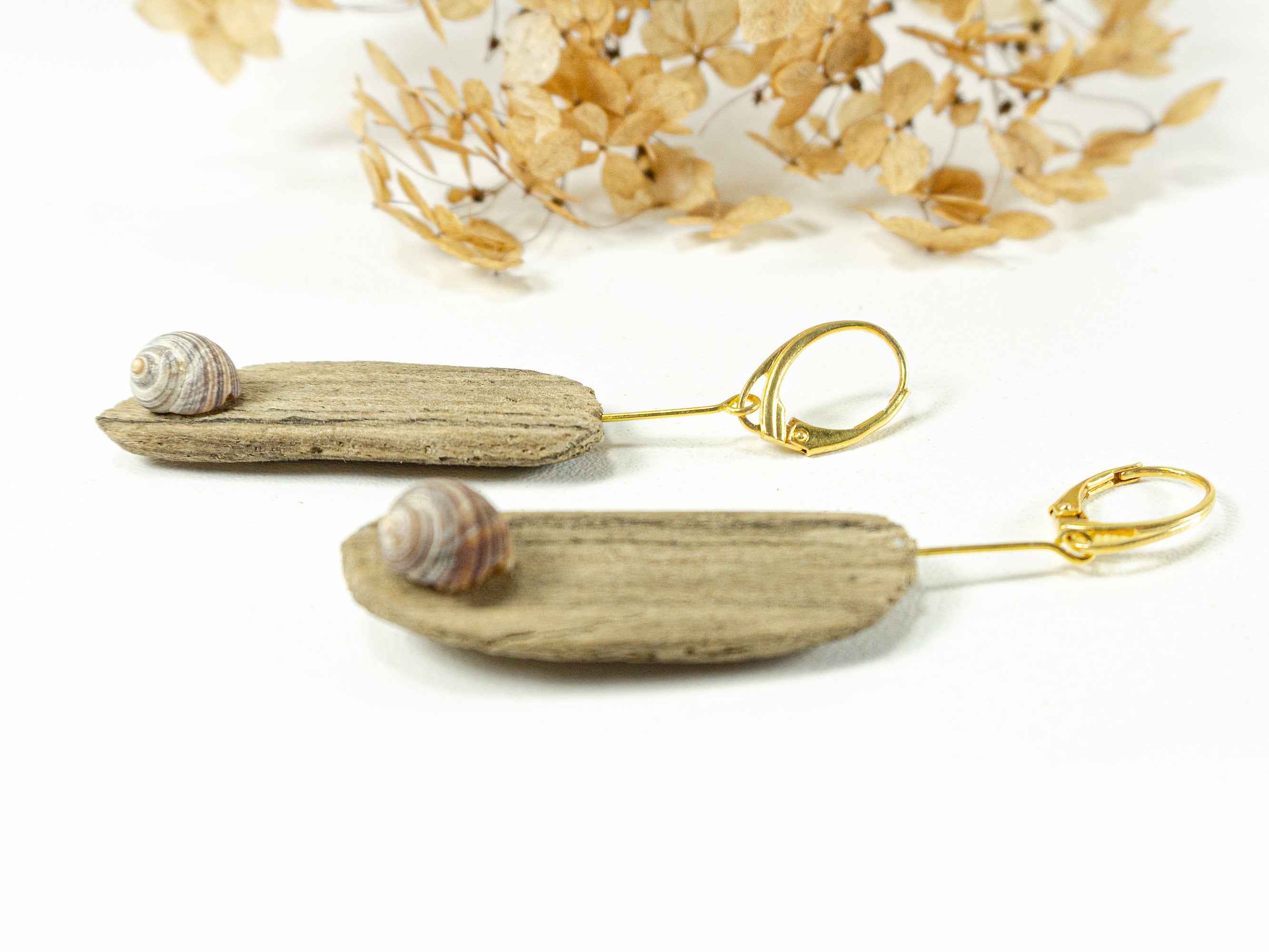 Unique Driftwood Earrings SABINE with Seashells and gold-plated 925 Silver