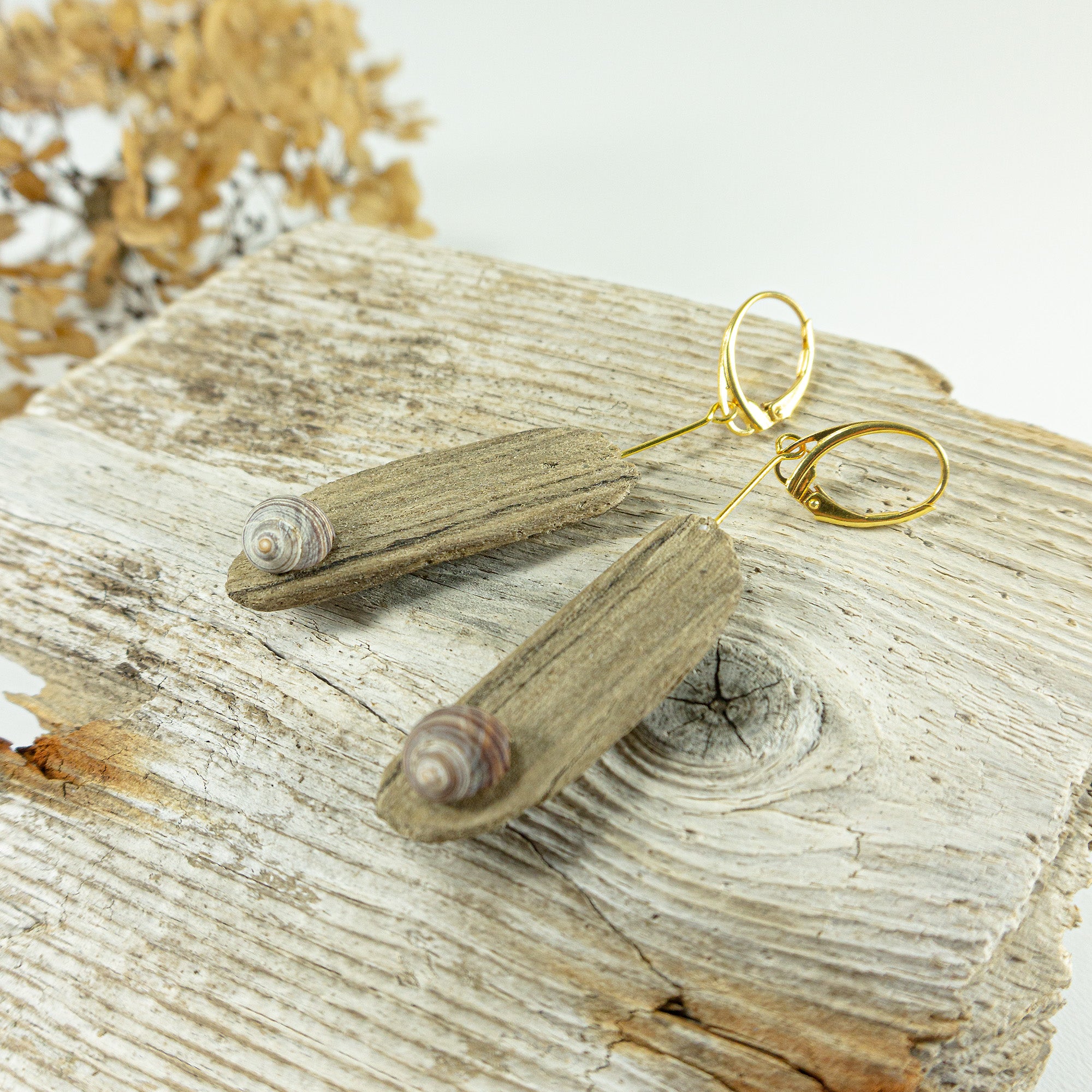 Unique Driftwood Earrings SABINE with Seashells and gold-plated 925 Silver