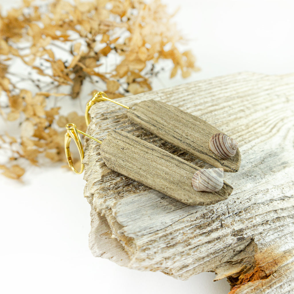 Unique Driftwood Earrings SABINE with Seashells and gold-plated 925 Silver