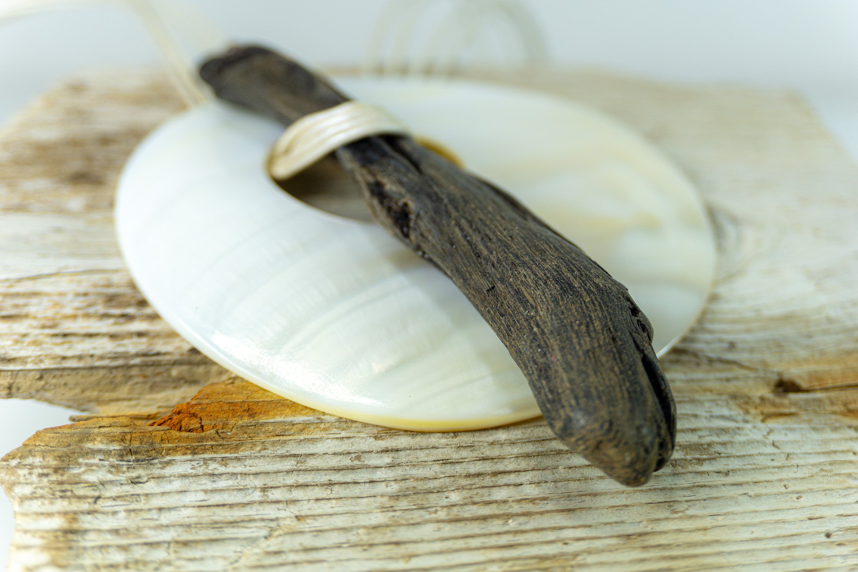 DRIFTWOOD Mother-of-pearl leather NECKLACE 'Helgoland', unique handmade jewelry