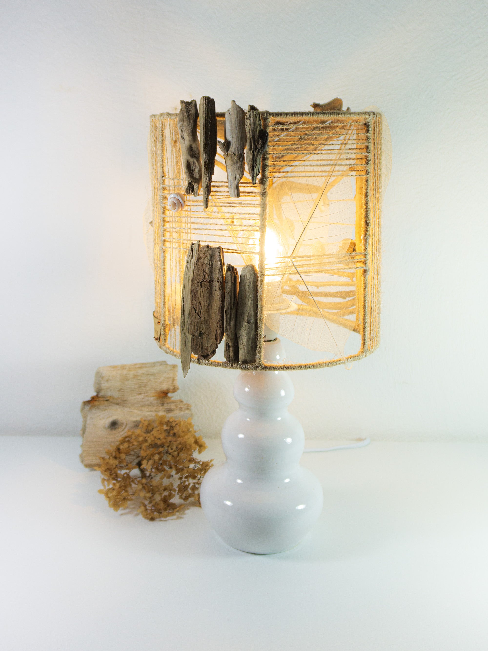 Lovely ACCENT Table LAMP 'FRYA' with white French midcentury ceramic base