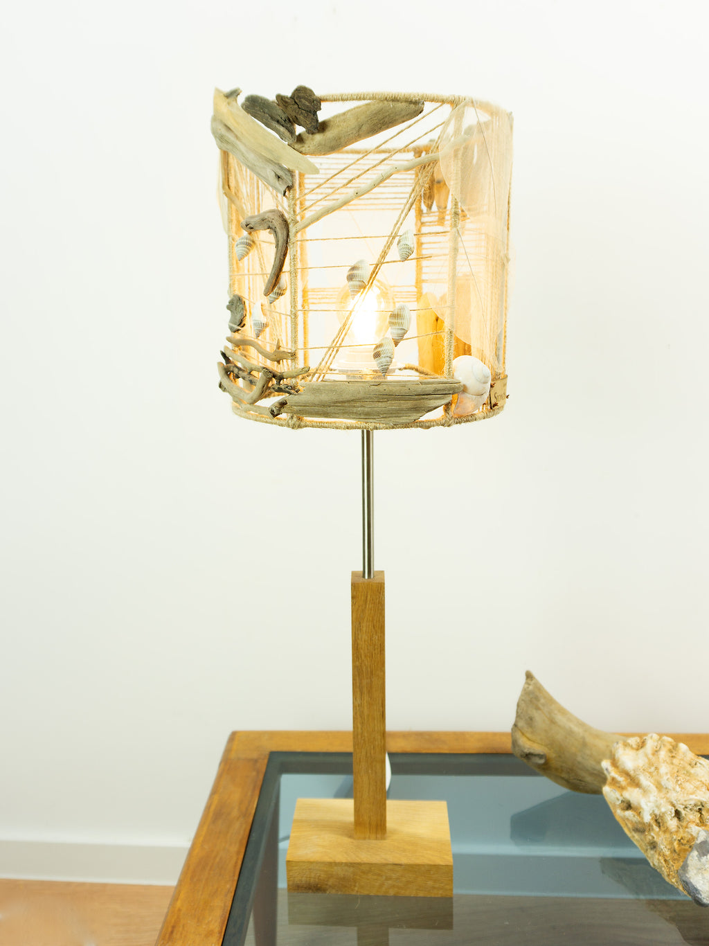 TUULI Handcrafted Table Lamp – Natural Driftwood Design with Wooden Base