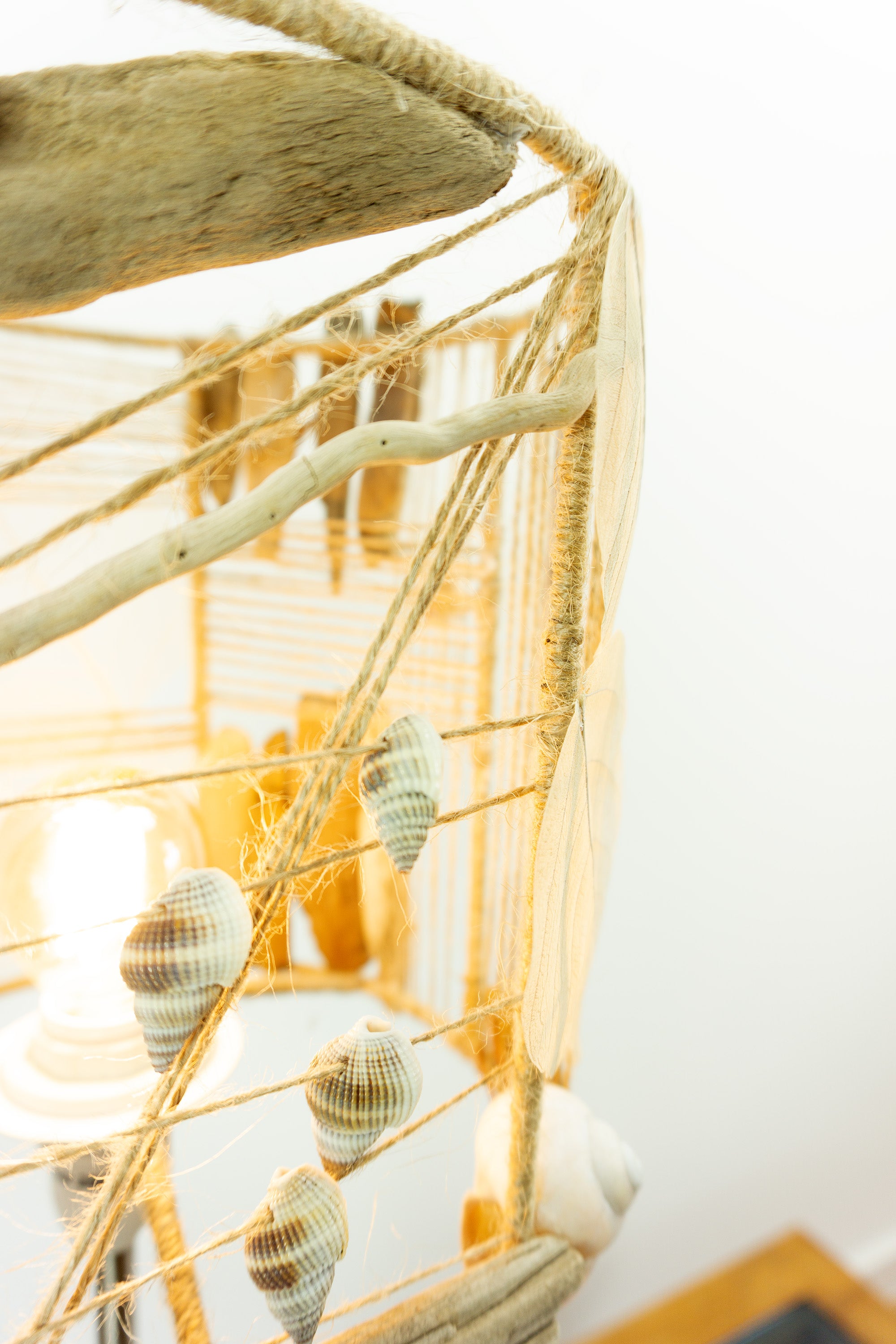 TUULI Handcrafted Table Lamp – Natural Driftwood Design with Wooden Base