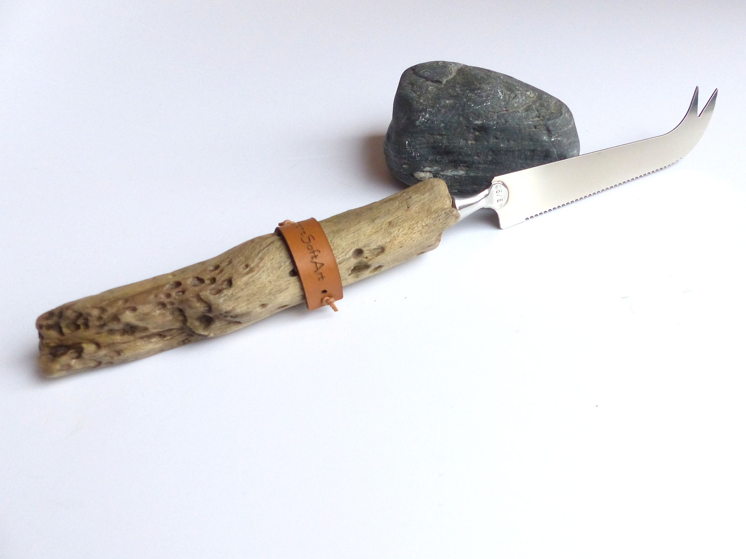 CHEESE KNIFE 'Knut' with DRIFTWOOD handle, handcrafted sustainable kitchenware