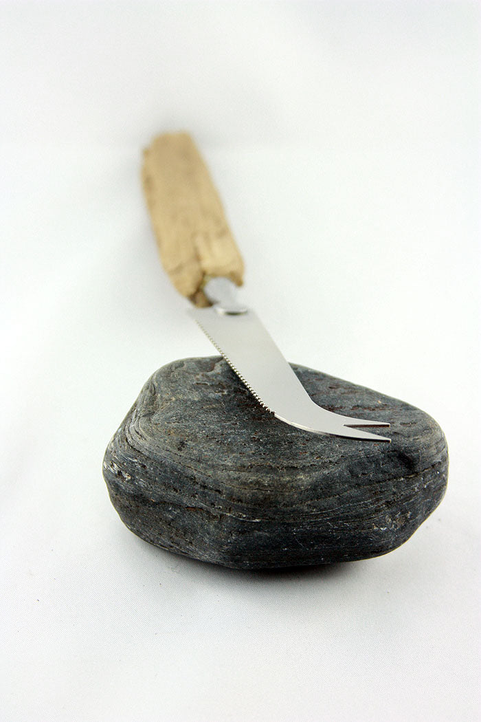 CHEESE KNIFE 'Knut' with DRIFTWOOD handle, handcrafted sustainable kitchenware